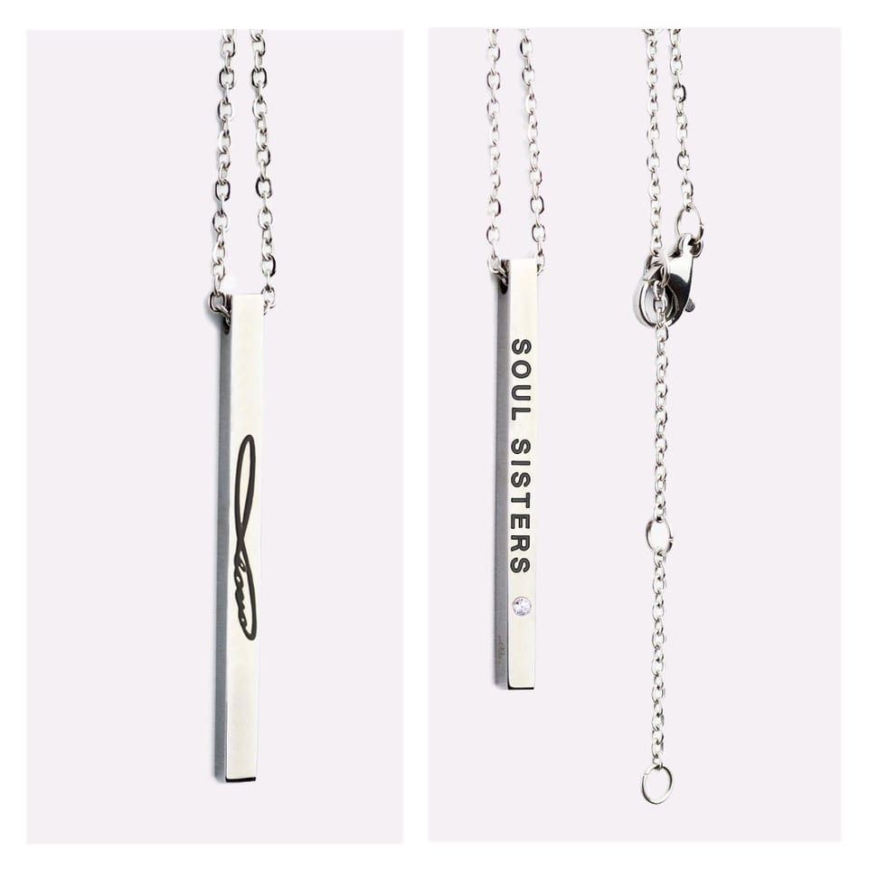 The Soul Sisters / Eternal Love silver vertical bar necklace is displayed from two angles—one side features a cursive message, the other "SOUL SISTERS" in block letters with a gem below—an ideal gift shop find in Tallinn for unique gifting ideas. Gate21.ee