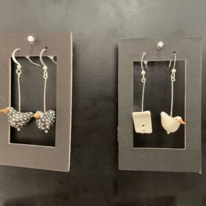 Two pairs of LEEDU - Hanging earrings - Agne - K&Otilde;IK, displayed on black cards with charming bird designs&mdash;perfect for Tallinn shopping or as a unique piece of Estonian design from your favourite gift shop. Gate21.ee