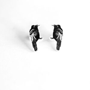 The Varesed Kõrvarõngad are black and white magpie-shaped earrings that highlight creative Estonian design, shown against a plain white background. Gate21.ee