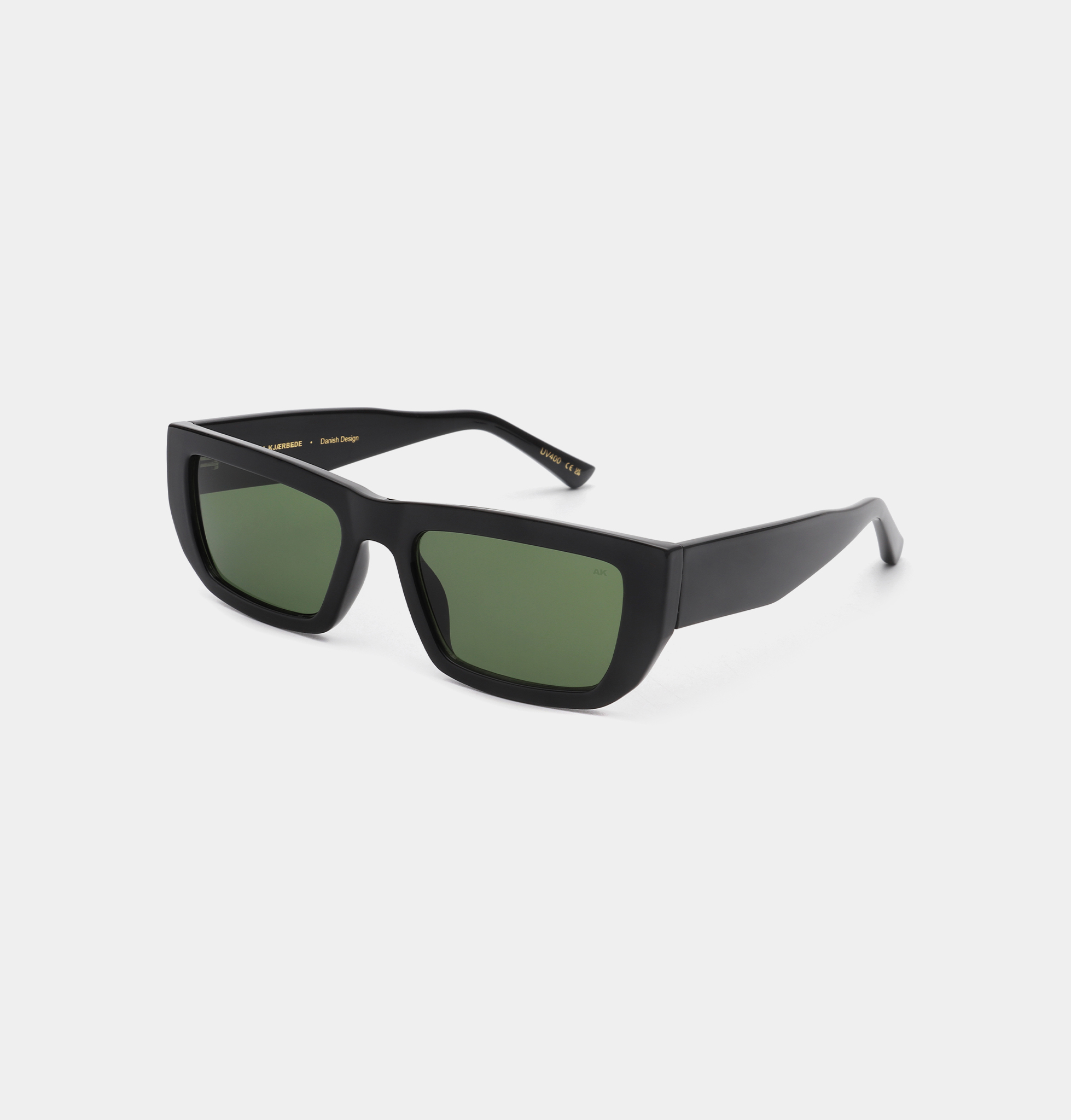 FAME - Black: Contemporary Estonian-inspired rectangular black sunglasses with thick frames and dark green lenses, displayed on a plain white background. Gate21.ee