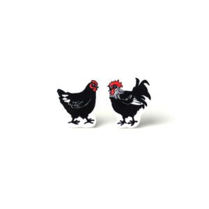 Kukk ja Kana Kõrvarõngad: Illustrated black hen and cockerel with red combs face each other on a white background. A charming accessory, perfect for concept shops or gift shops seeking unique jewellery ideas. Gate21.ee
