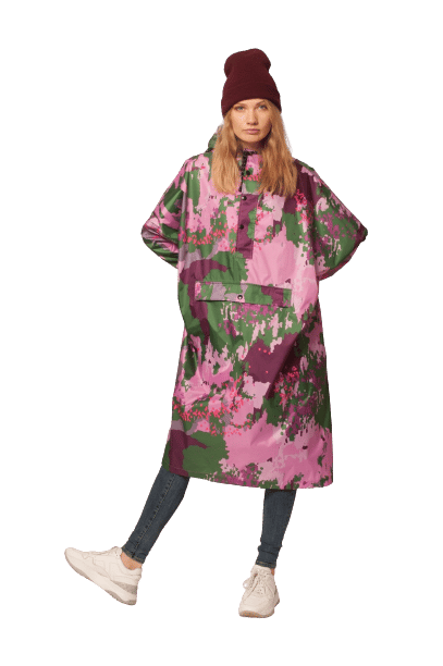Wearing the Digi Spring long, loose-fitting coat with a pink and green floral pattern, burgundy beanie, dark jeans, and white trainers, she exudes effortless chic—ideal for browsing Tallinn shops or visiting a concept store. Gate21.ee