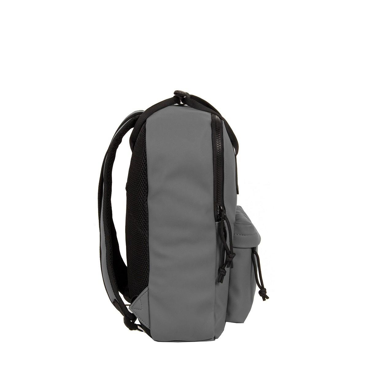 Side view of the Chicago Handle Rucksack – Anthracite with black straps, mesh back panel, front zip pocket, and drawstring pouch—ideal for carrying unique ideas and local finds from Tallinn. Gate21.ee