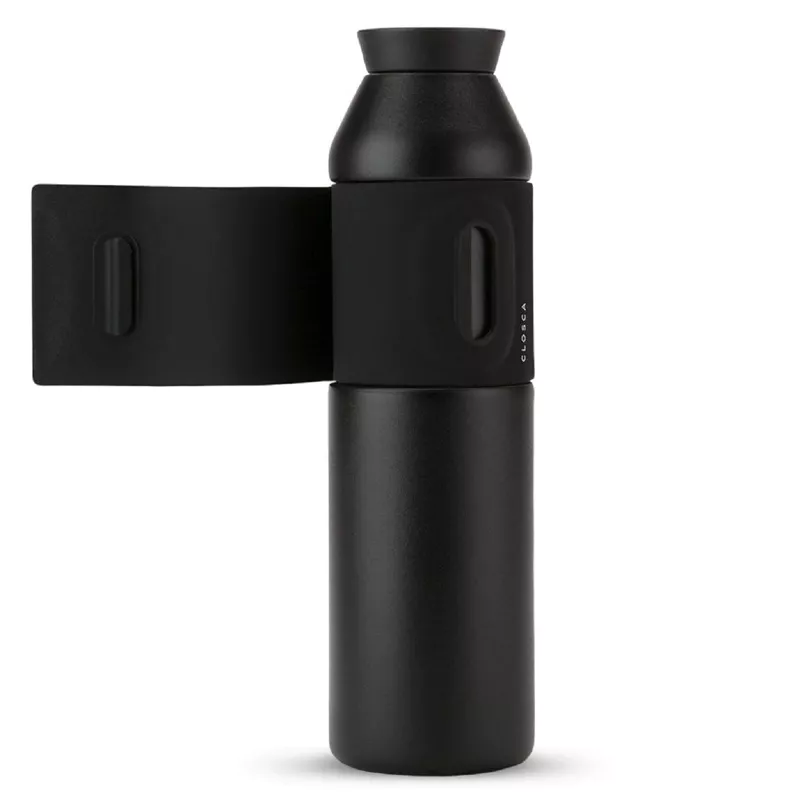 The Closca Wave Large - Black - 600ml is a matte black bottle with a sleek cylindrical design, screw-on lid, and detachable magnetic cup—ideal for stylish, modern hydration on the go. Gate21.ee