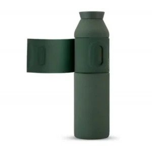 The Closca Wave Large - Amazonia - 600ml is a dark green, matt-finish bottle with a sleek cylindrical design and a matching handle extending from the middle, shown against a white background. Gate21.ee