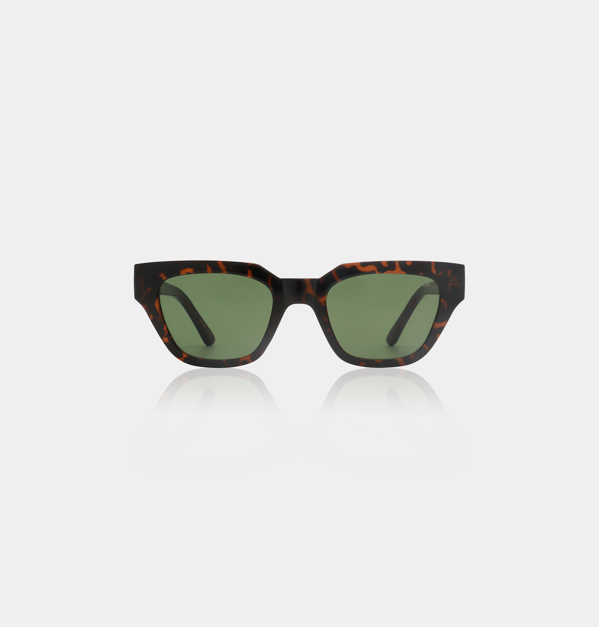 KAWS - Demi Tortoise square sunglasses feature a curated tortoiseshell frame and green tinted lenses, displayed against a plain white background. Gate21.ee