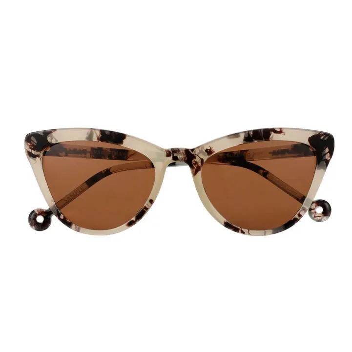 The "Colina" Havana Sunglasses feature cat-eye frames in marbled cream and dark brown with brown lenses, perfect for those seeking unique style, shown front-facing against a white background. Gate21.ee