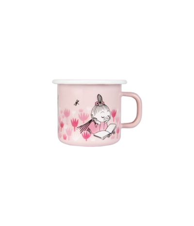 The Girls in the Garden - Moomin enamel mug 2.5dl features a pink design with a character with her hair in a bun reading among pink flowers and a tiny flying insect. A charming Tallinn gift shop find, perfect for book lovers. Gate21.ee