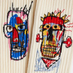 Basquiat Heads 1982 - Athletic features two abstract, colourful faces with bold lines and vivid red, blue, yellow, and black patterns on ribbed cream fabric—an eye-catching Estonian design perfect for Tallinn shopping or a unique gift. Gate21.ee