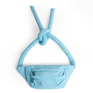 The Knotflex Pack - Light Blue features a spacious zip pocket and a soft, centre-knotted padded strap—a standout piece of Estonian design—shown against a white background. Gate21.ee