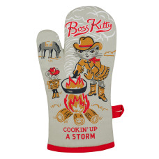 Add a playful touch to your kitchen with the Boss Kitty - Oven Mitt by BlueQ, featuring a cartoon cat dressed as a cowboy, cooking over a campfire. The mitt displays the phrase “Boss Kitty and Cookin up a storm” and is accented with western-themed illustrations in the background. Gate21.ee