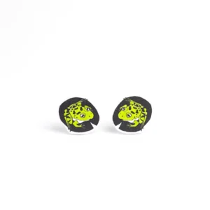Konnad lehekesel Kõrvarõngad are round earrings with a cartoon green frog and black spots on a black background—ideal for curated Tallinn shopping or anyone seeking unique accessory ideas. Gate21.ee