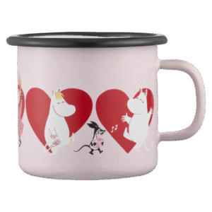 The Heart – Moomin enamel mug 2.5dl is a light pink enamel mug with a black rim, decorated with Moomin characters and red hearts, inspired by Estonian design—perfect for our gift shop. Gate21.ee