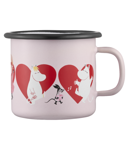 The Heart – Moomin enamel mug 2.5dl is a light pink enamel mug with a black rim, decorated with Moomin characters and red hearts, inspired by Estonian design—perfect for our gift shop. Gate21.ee