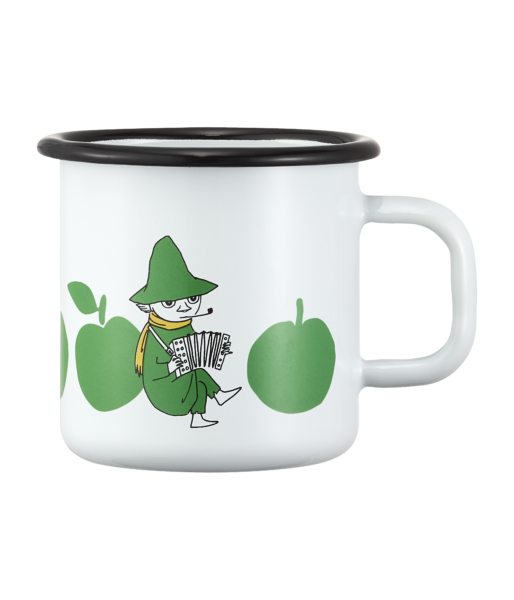 The Joyful Apples - Moomin enamel mug 3.7dl features a cartoon character in a green hat playing an accordion amid three large green apples—a charming find for any Tallinn shopping or gift shop enthusiast. Gate21.ee