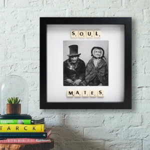 The SOUL MATES - Scrabble Print features a framed black-and-white photo of a vintage couple and Scrabble tiles spelling &ldquo;SOUL MATES,&rdquo; making it a charming d&eacute;cor piece perfect for sparking memories or celebrating meaningful moments. Gate21.ee