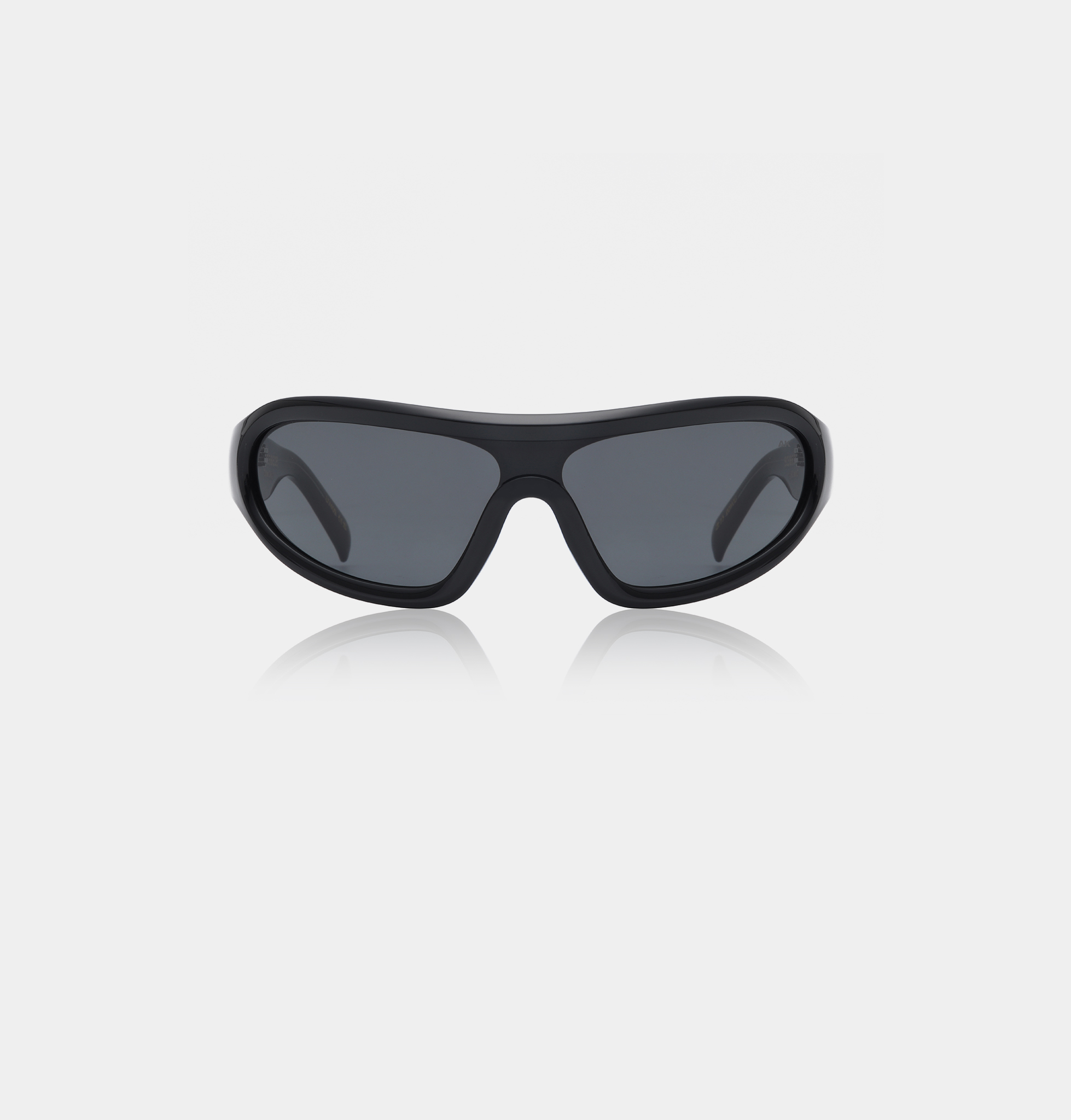 Front view of the Devon - Black sunglasses, featuring an oversized black frame and dark lenses, displayed on a plain white background. Gate21.ee