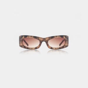 The FRIDA - Coquina sunglasses feature rectangular, thick brown tortoiseshell frames and slightly tinted brown lenses, shown on a plain white background. Gate21.ee