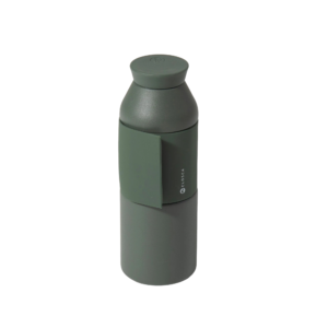 The Closca Wave - Amazonia, a matte dark green bottle with a matching lid and side grip band, stands upright against a plain white background. Gate21.ee