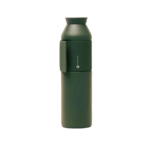 The Closca Wave Large - Amazonia (600ml) is a matte dark green travel bottle with a handle and lid, featuring "CLOSCA" printed vertically—a stylish pick for unique finds in Tallinn. Gate21.ee