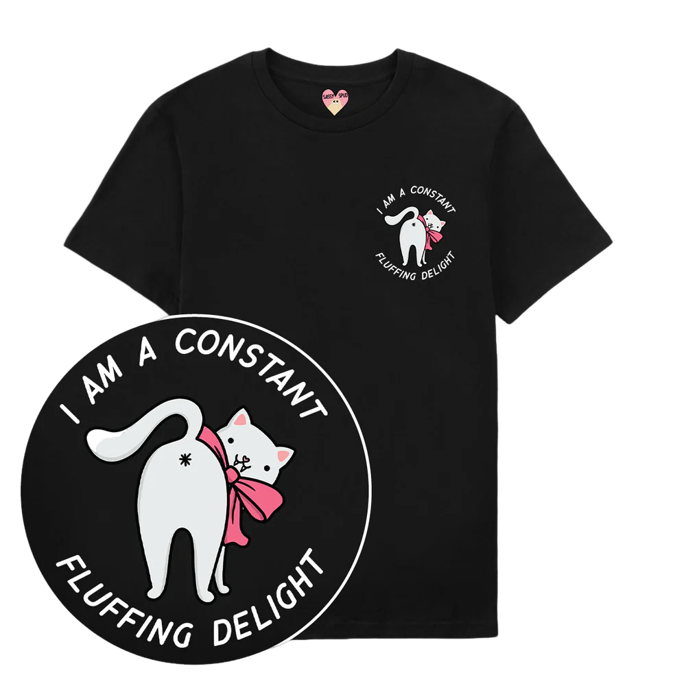 The Fluffing Delight T-Shirt - Black showcases a small left-chest graphic of a white cartoon cat with a pink bow, shown from behind, surrounded by the curved text "I AM A CONSTANT FLUFFING DELIGHT" in white. Gate21.ee