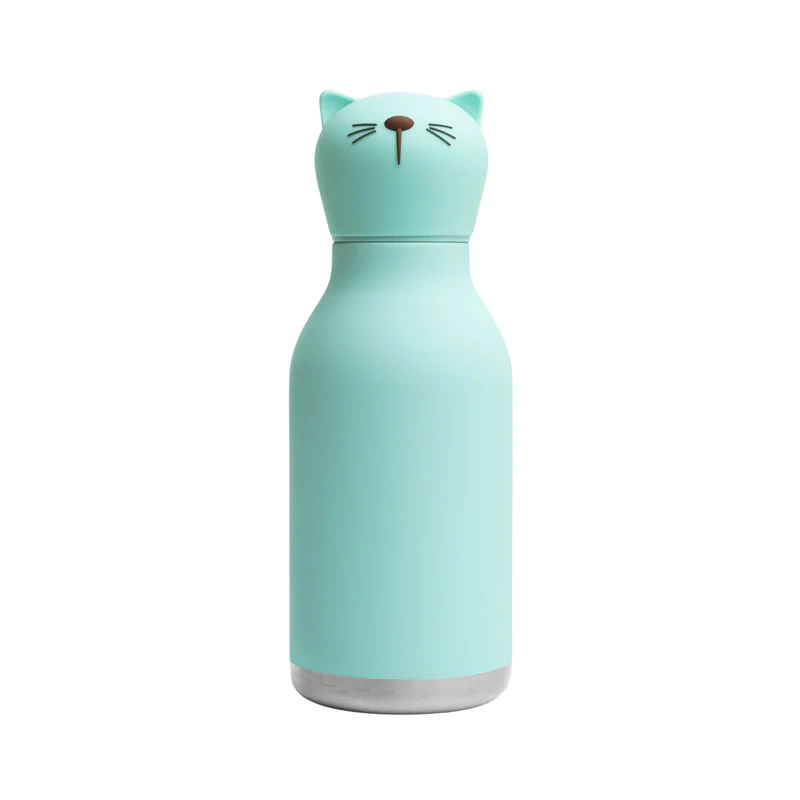 Kitty Bestie - 740ml is a light blue water bottle with a cat-shaped cap featuring ears, eyes, nose, and whiskers. The base is metallic silver and the background is plain white. Gate21.ee