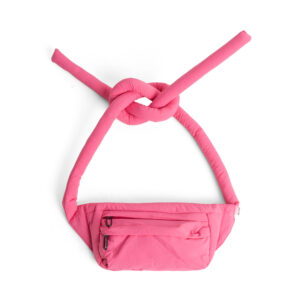The Knotflex Pack - Magenta is a vibrant pink padded bag featuring two long, cushioned straps tied into a large knot at the top, shown against a plain white background. Gate21.ee