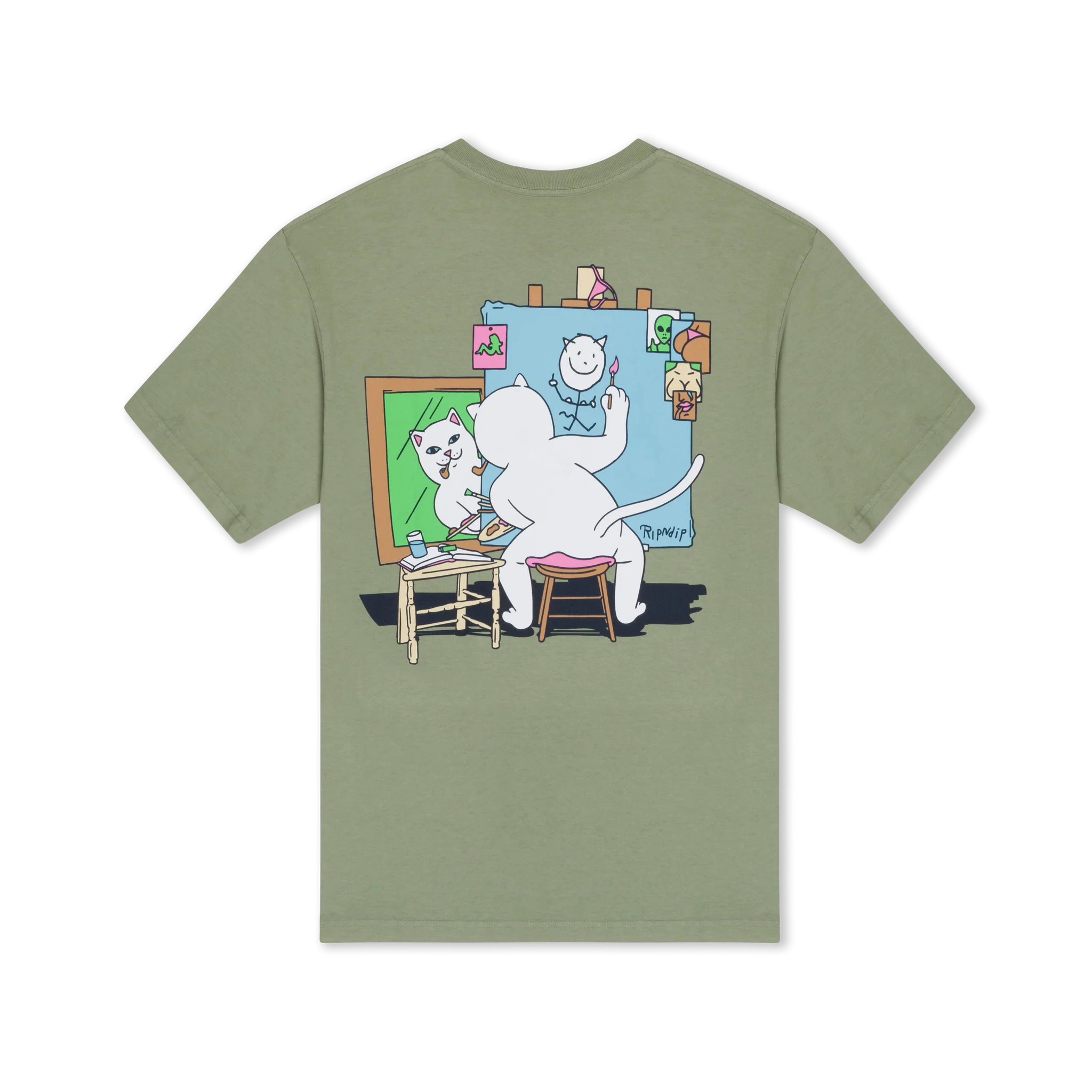 Nerman Rockwell Tee - Dusty Olive: A dusty olive T-shirt featuring a graphic of a white cartoon cat painting its self-portrait in front of a mirror, surrounded by sketches and photos on a blue-green wall—perfect for fans of RipnDip’s playful style. Gate21.ee