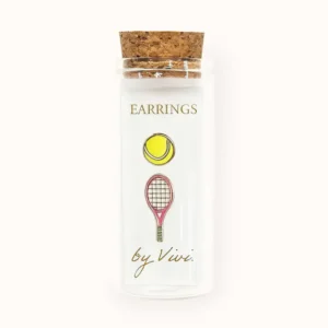 A clear glass jar with a cork lid holds Tennis earrings by Vivi, featuring a yellow tennis ball and a pink tennis racquet. The label reads “Tennis earrings by Vivi.”. Gate21.ee
