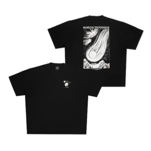 The Moomin Heavy Ts - Novels 2 Black is displayed from both front and back. The front showcases a small polar bear and star graphic on the chest, whilst the back highlights a large illustration of a meteor soaring over mountains with “NORDIC BUDDIES” text at the top. Ideal for fans of unique Moomin T-shirts, this design combines Nordic charm with playful graphics. Gate21.ee